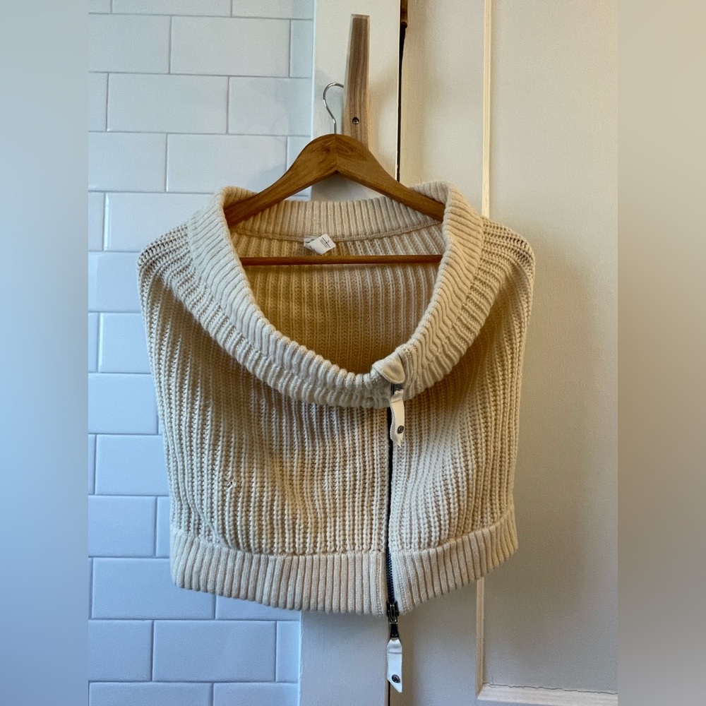 LULULEMON Falling Freely Neck Warmer in Angel Wing (flaw)